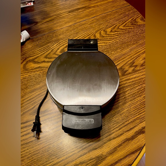 Black and Decker Waffle Iron - Picture 2 of 2